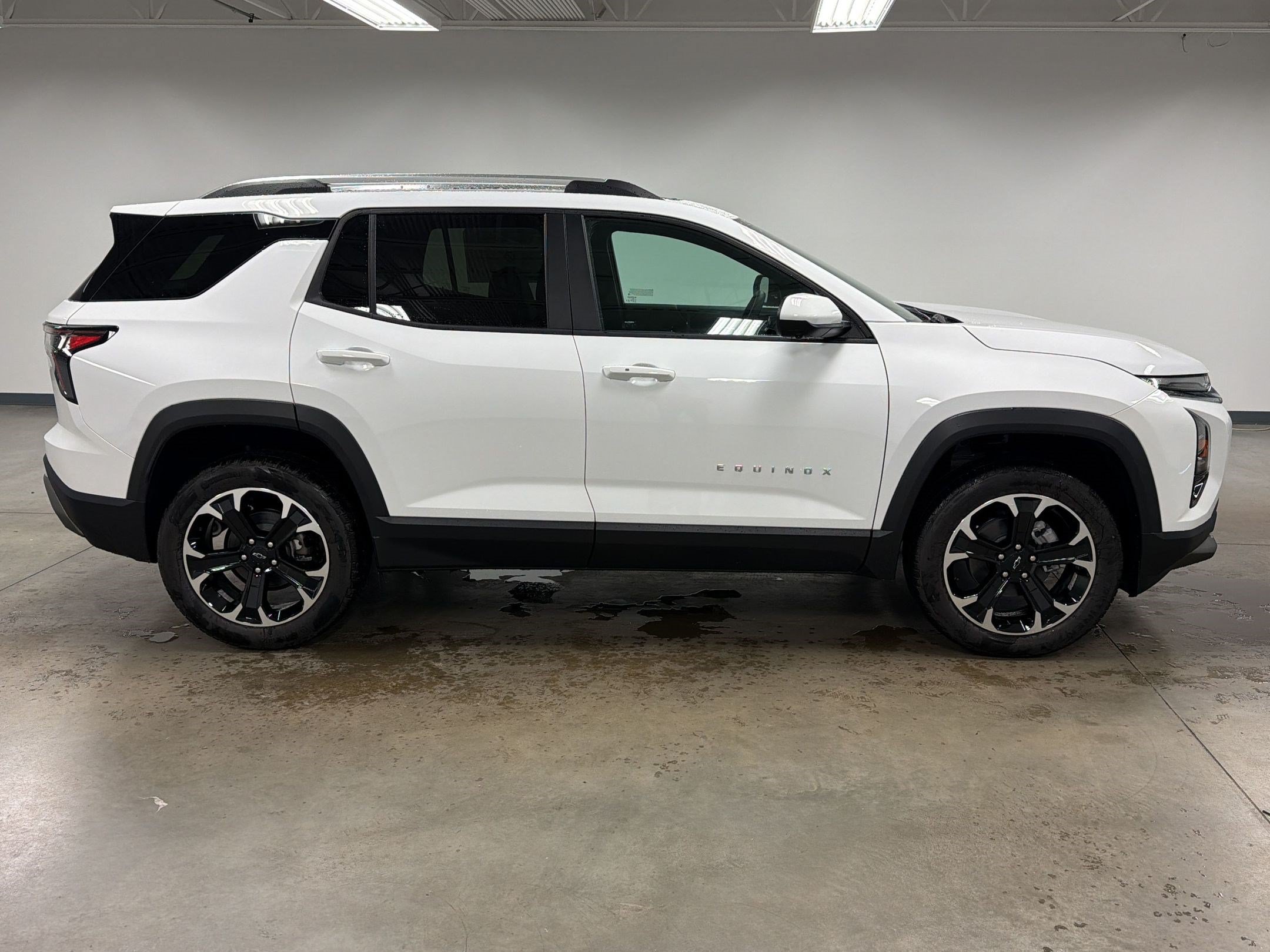 New 2026 Chevrolet Equinox LT w/ Convenience Package II FWD image 7