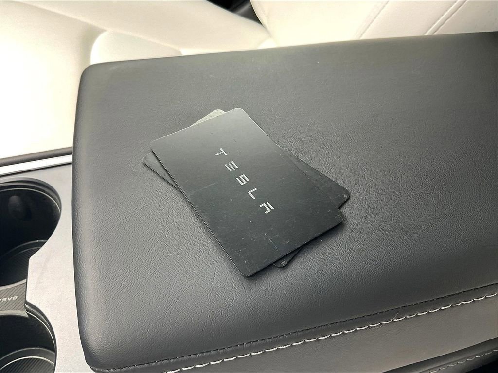 Used 2022 Tesla Model Y Long Range AWD/4WD image 34