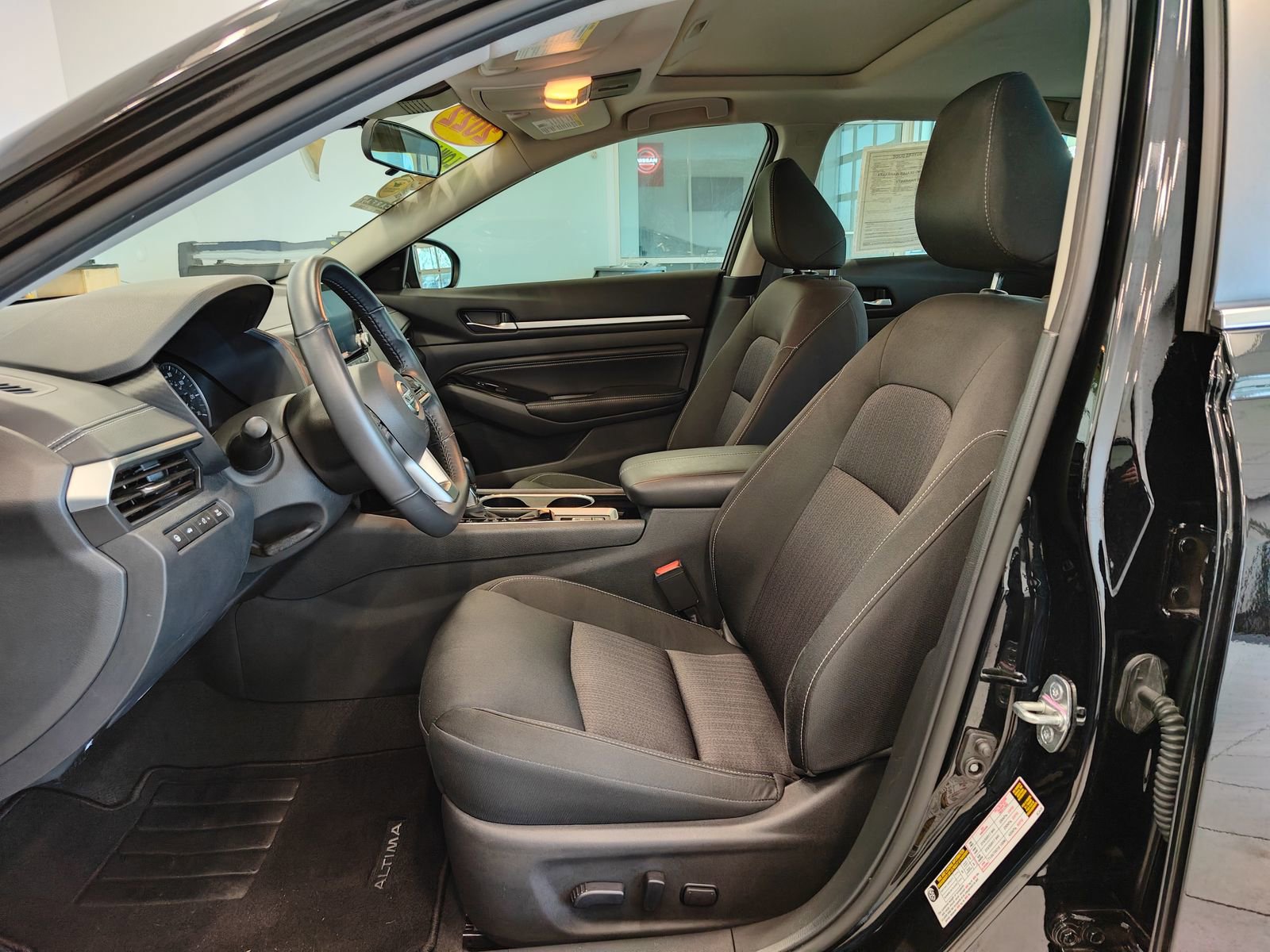 Used 2022 Nissan Altima 2.5 SV w/ SV Premium Package image 11