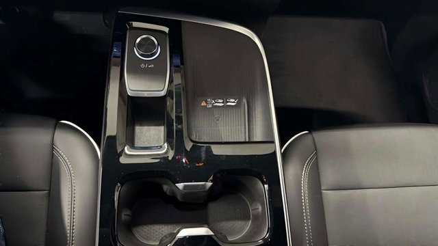 Used 2025 Buick Enclave Preferred image 35