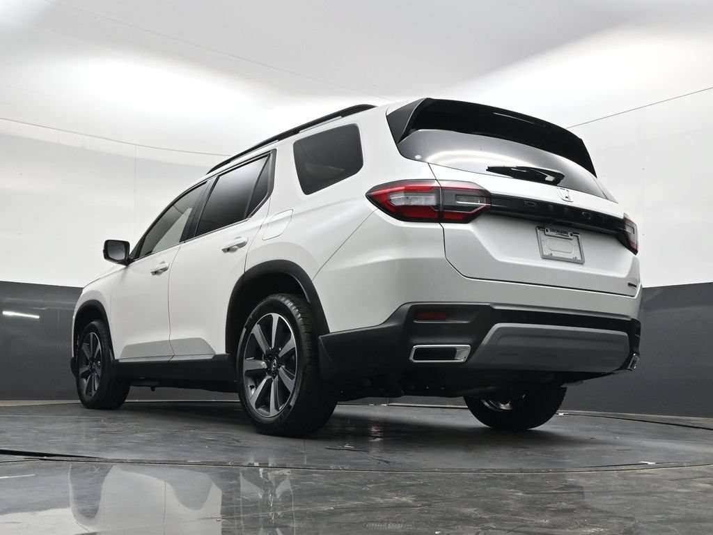 Certified 2025 Honda Pilot Touring image 37