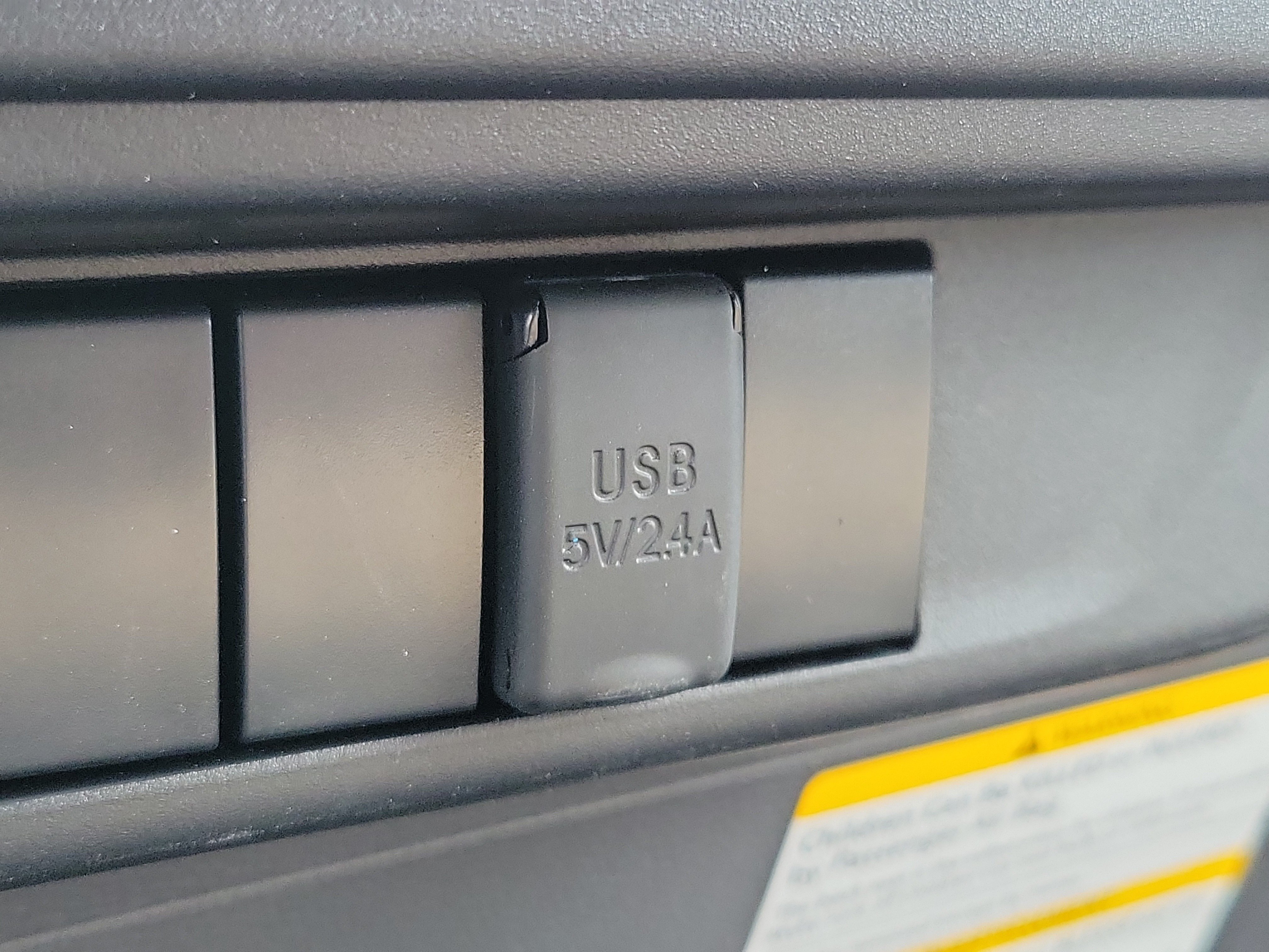 Used 2027 Isuzu NPR RWD image 18