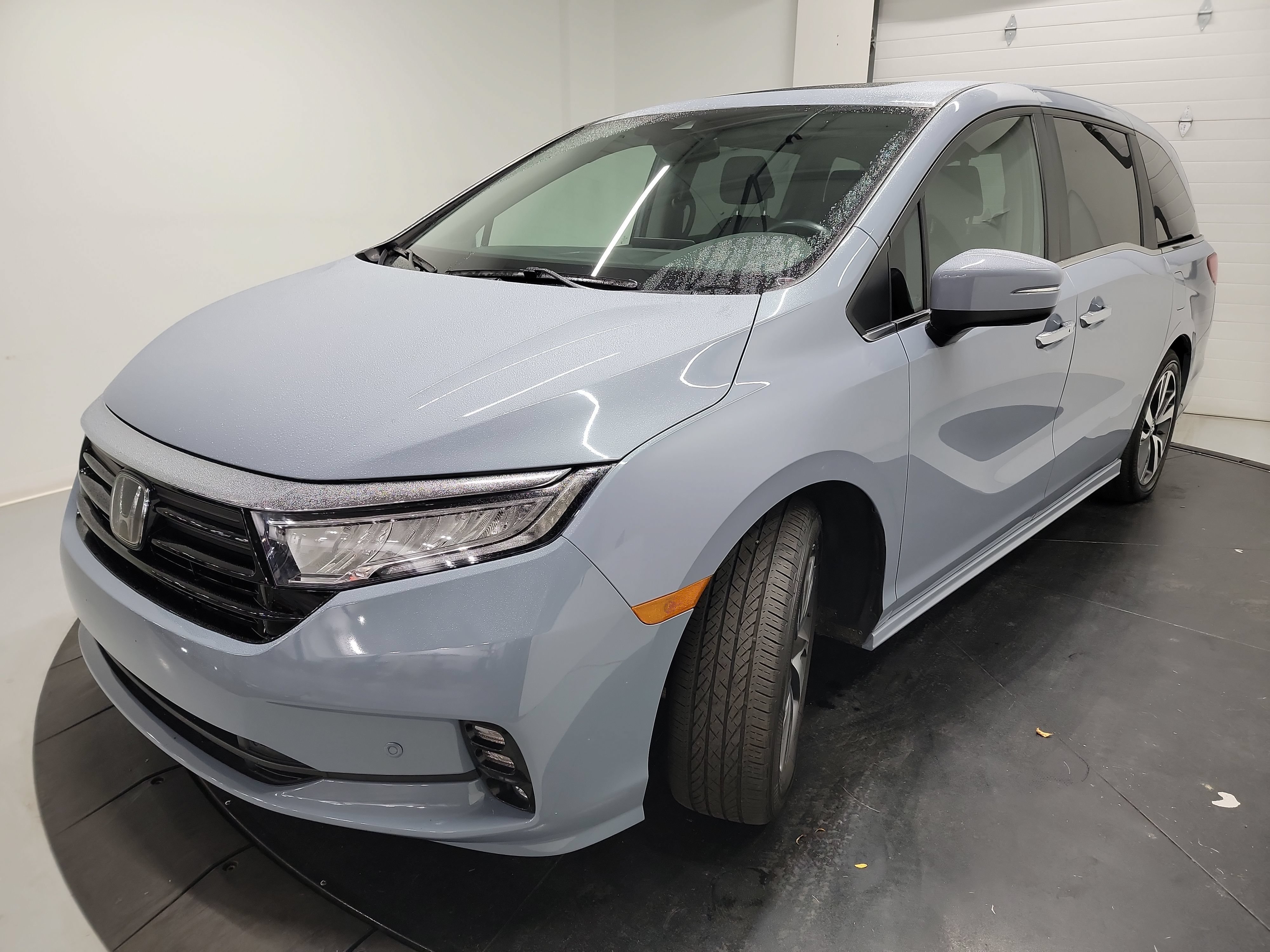 Used 2024 Honda Odyssey Touring image 3