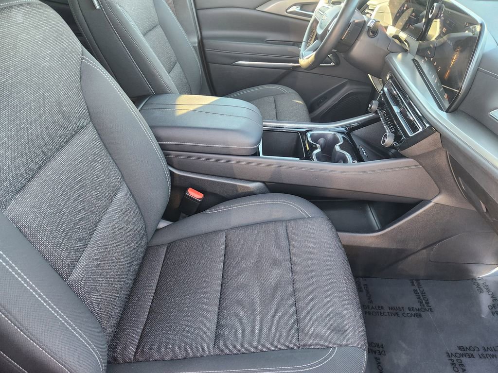 Used 2025 Chevrolet Traverse LT image 15