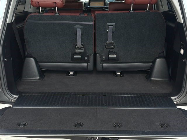 Used 2019 Lexus LX 570 4WD w/ Luxury Package image 17