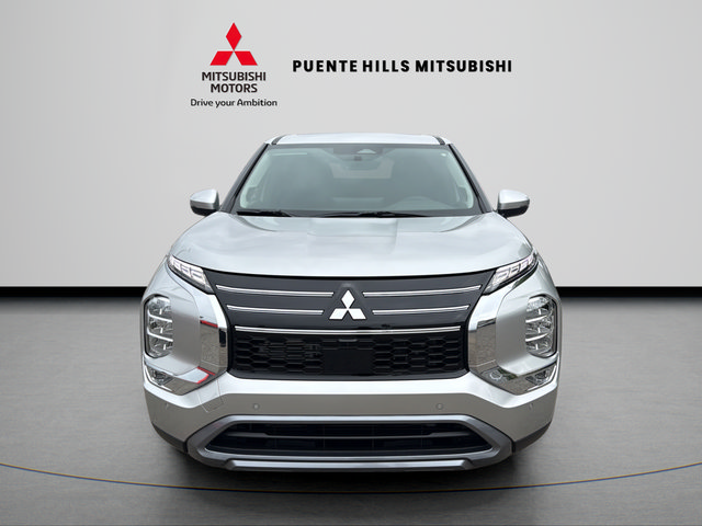 New 2026 Mitsubishi Outlander SE FWD image 2