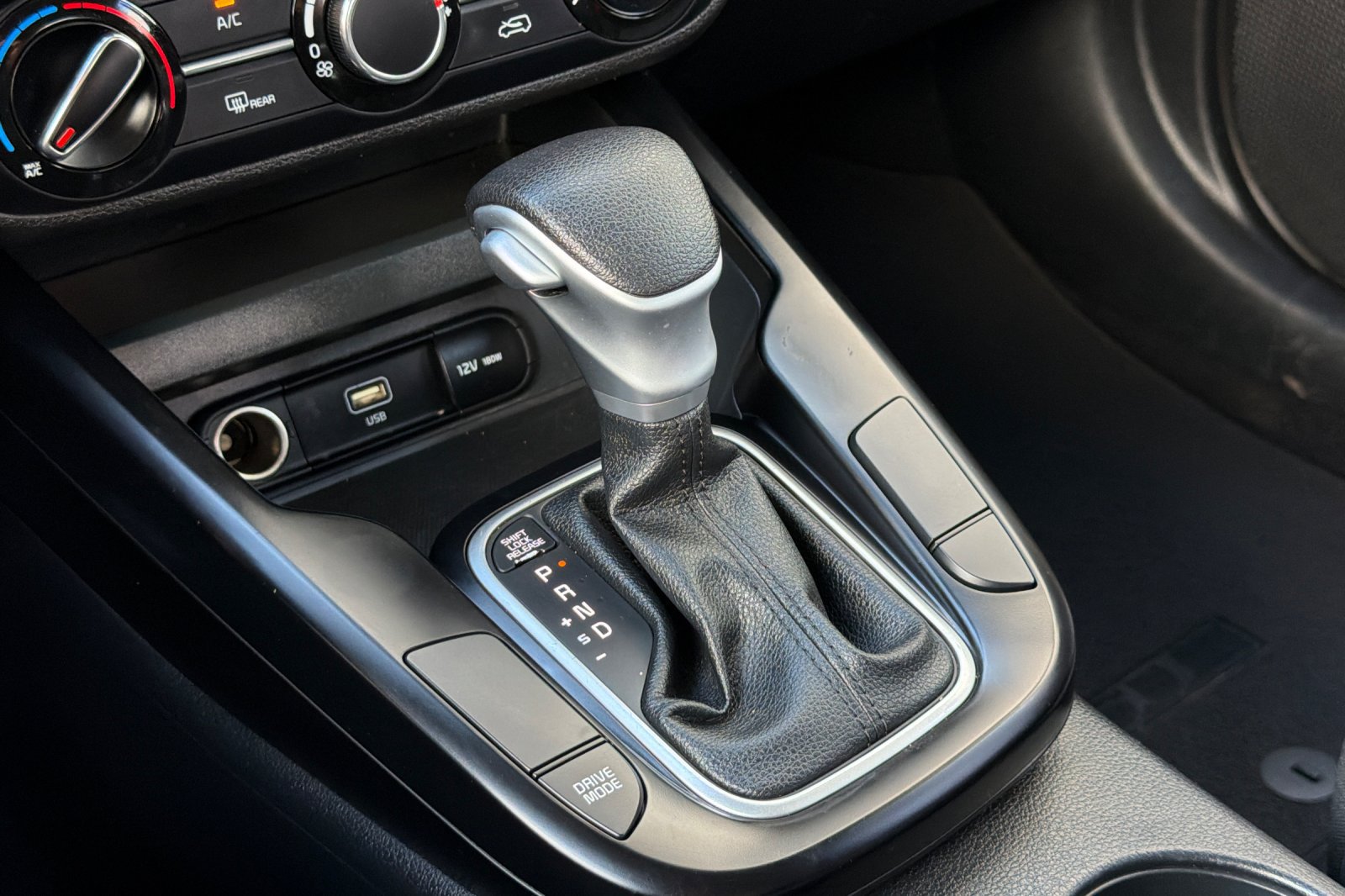 Used 2024 Kia Soul LX w/ LX Technology Package FWD image 21