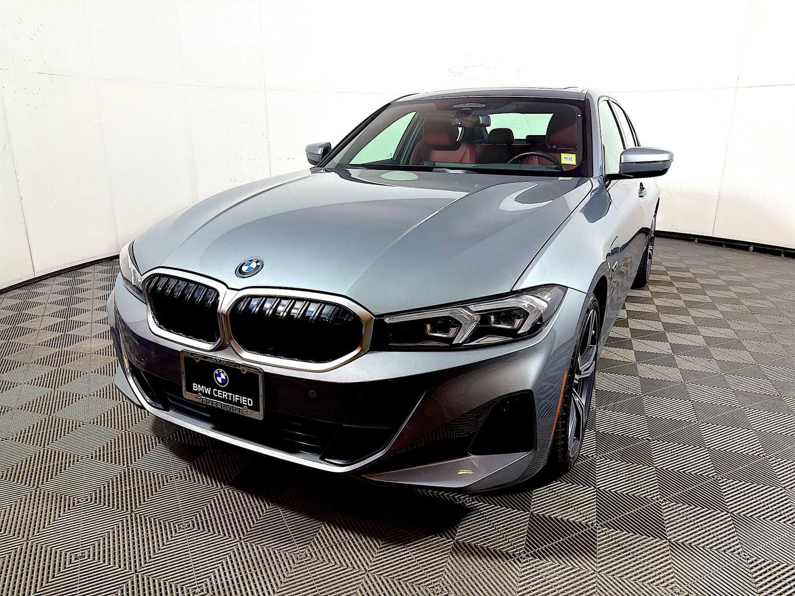 Certified 2023 BMW 330e xDrive w/ Premium Package AWD/4WD image 3
