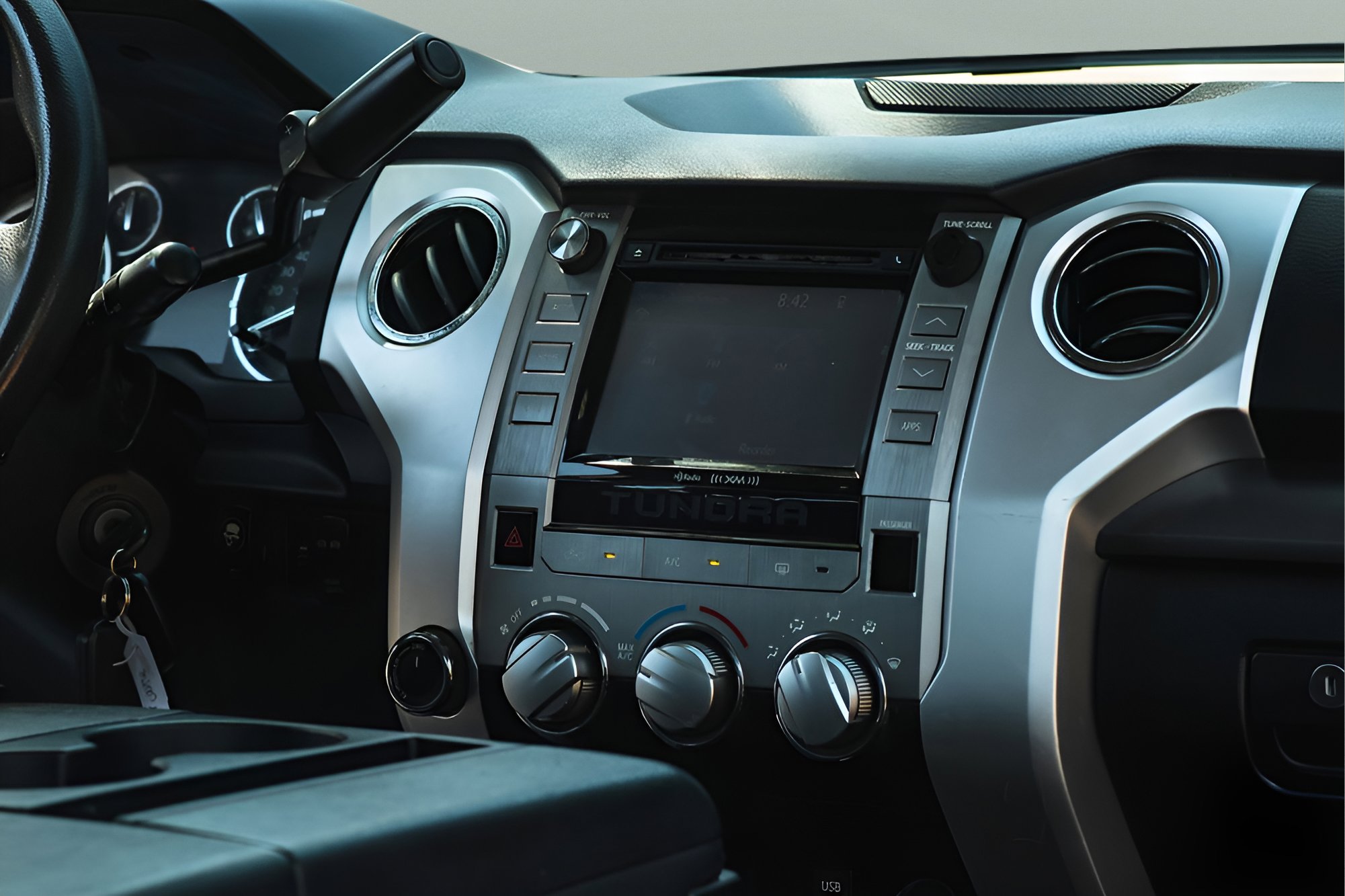 Used 2014 Toyota Tundra SR5 AWD/4WD image 6