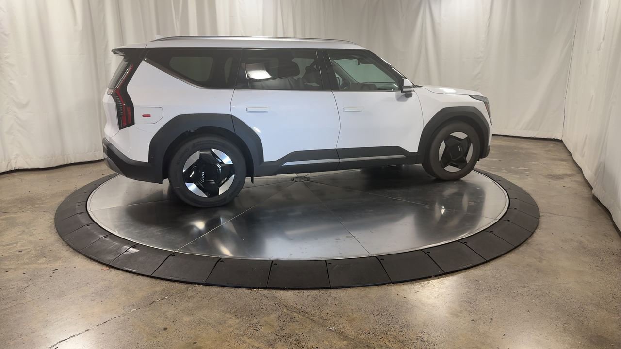 New 2026 Kia EV9 Wind image 2