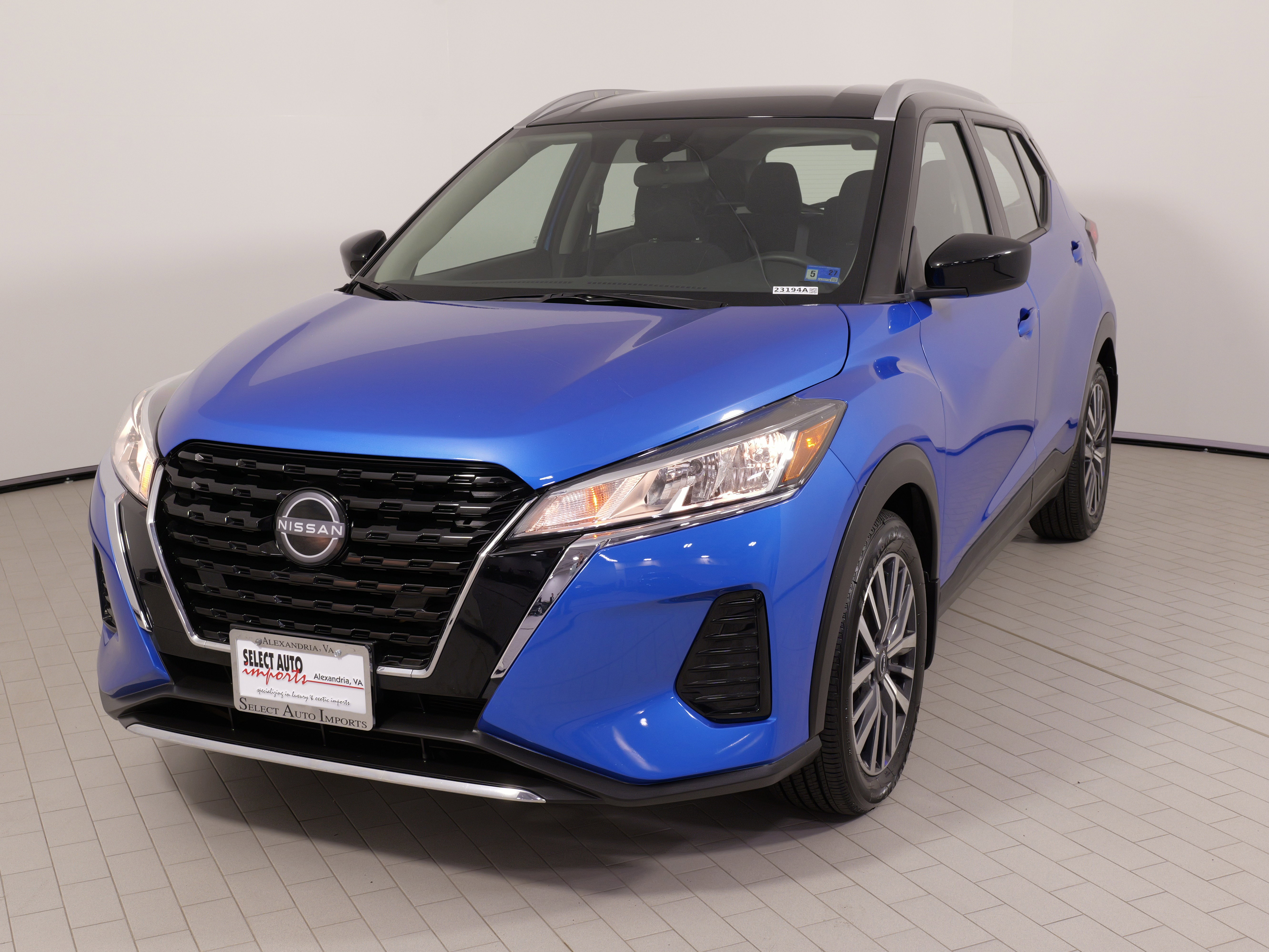 Used 2023 Nissan Kicks SV FWD image 3