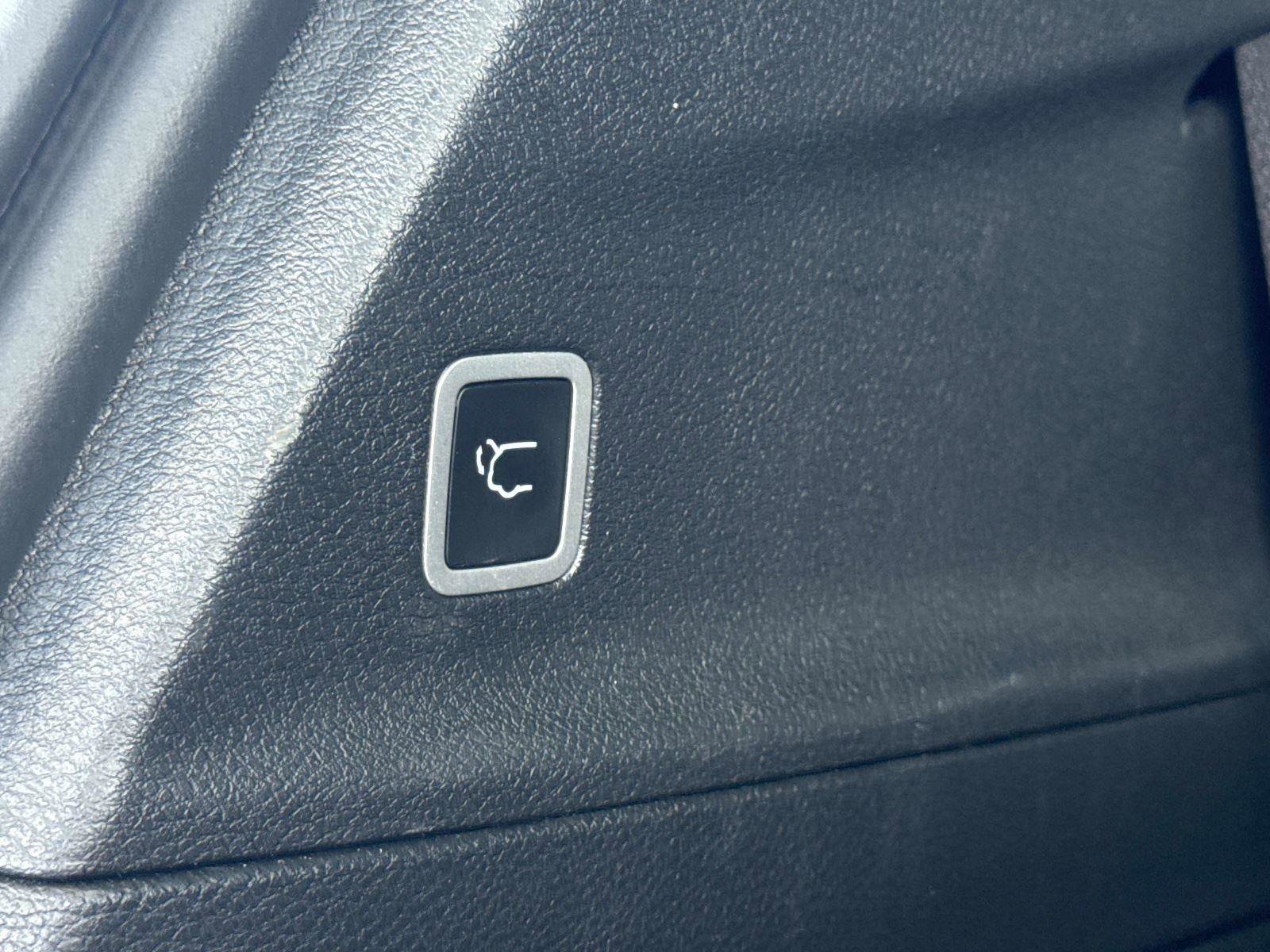 Used 2025 Chrysler Pacifica Select FWD image 13