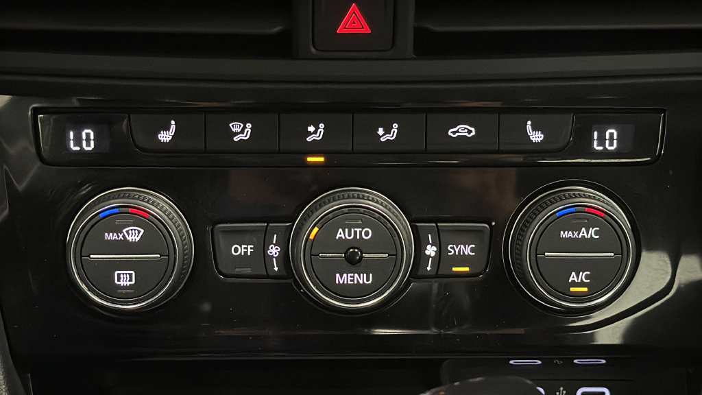 Certified 2024 Volkswagen Jetta SE FWD image 18