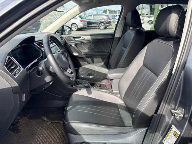 Used 2024 Volkswagen Tiguan SE AWD/4WD image 13