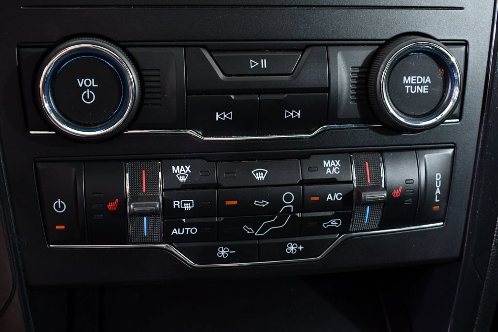 Used 2019 Ford Explorer XLT w/ Equipment Group 202A AWD/4WD image 29