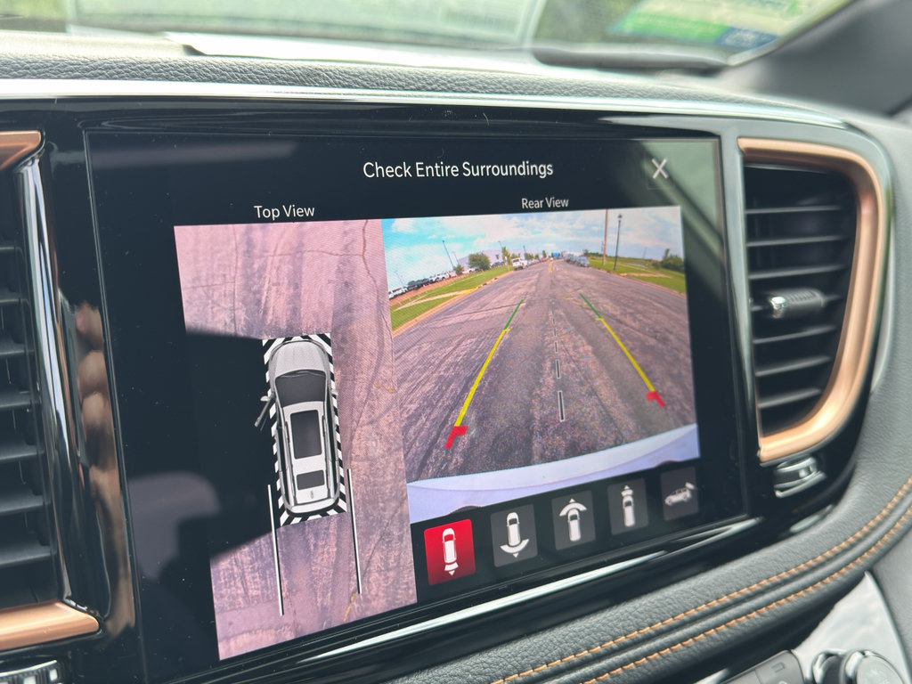 New 2027 Chrysler Pacifica Pinnacle w/ Theater Group AWD/4WD image 25