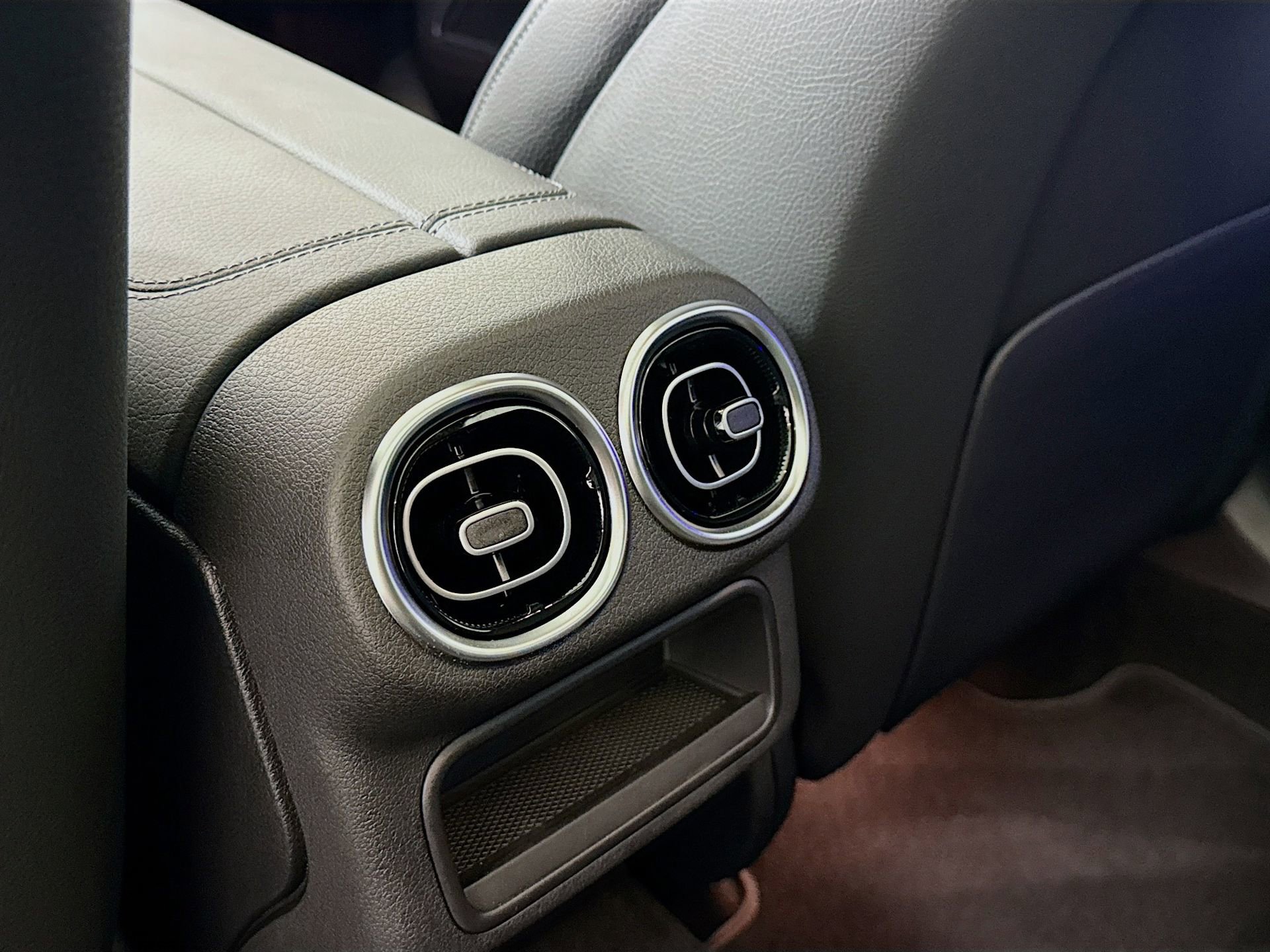 Used 2025 Mercedes-Benz GLC 300 image 28