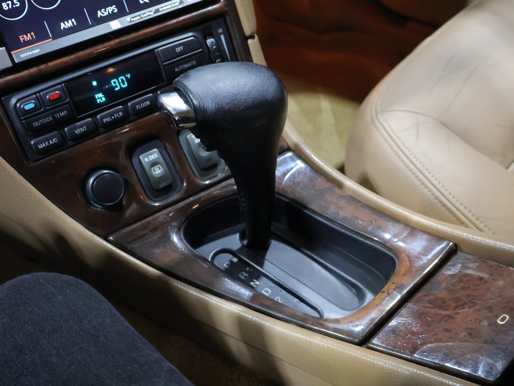 Used 1996 Lincoln Mark VIII RWD image 18