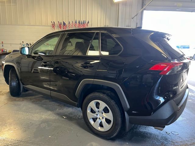 Used 2022 Toyota RAV4 LE image 4