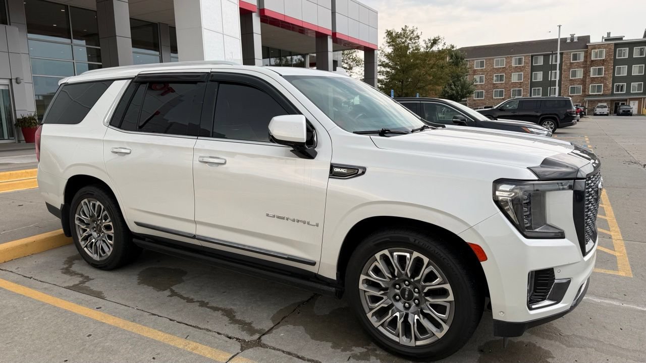 Used 2023 GMC Yukon Denali Ultimate AWD/4WD image 8