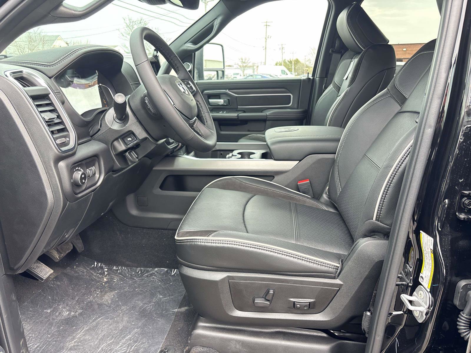 New 2026 RAM 2500 Laramie AWD/4WD image 5