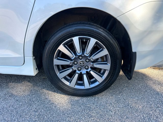 Used 2020 Toyota Sienna XLE w/ XLE Navigation Package AWD/4WD image 15