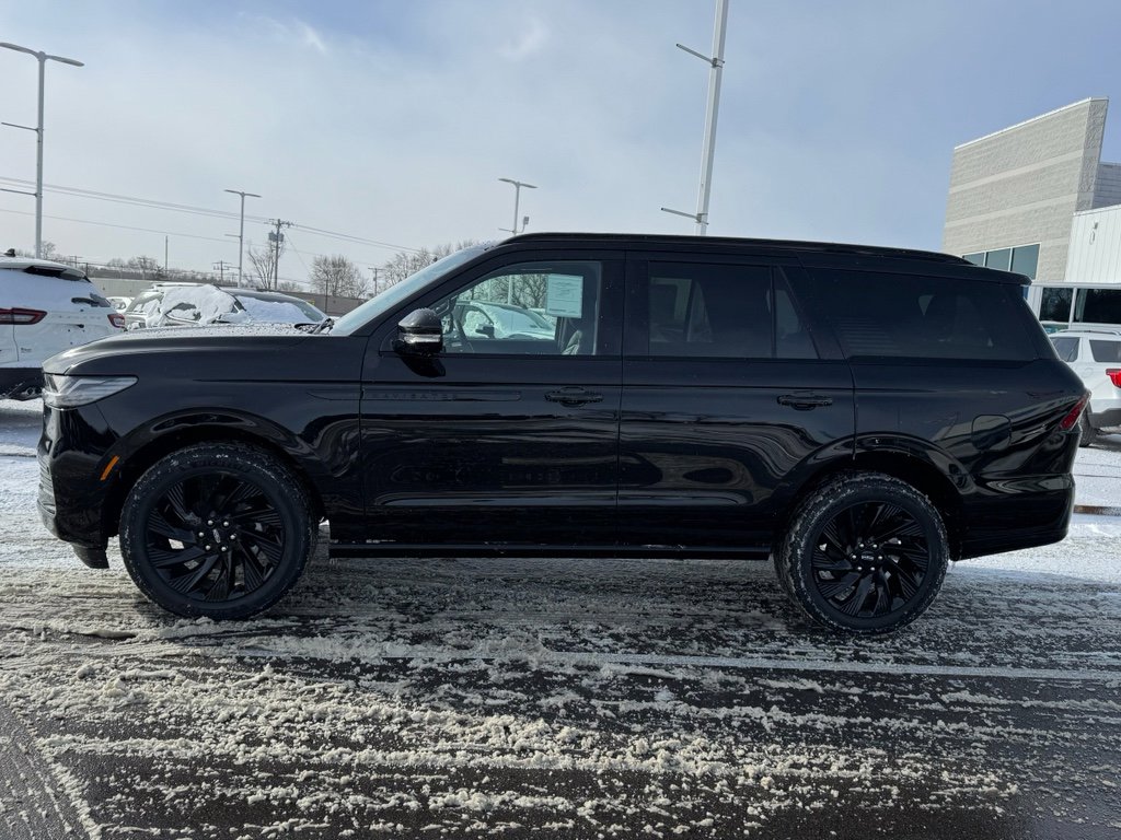 New 2026 Lincoln Navigator Reserve w/ Jet Appearance Package image 4