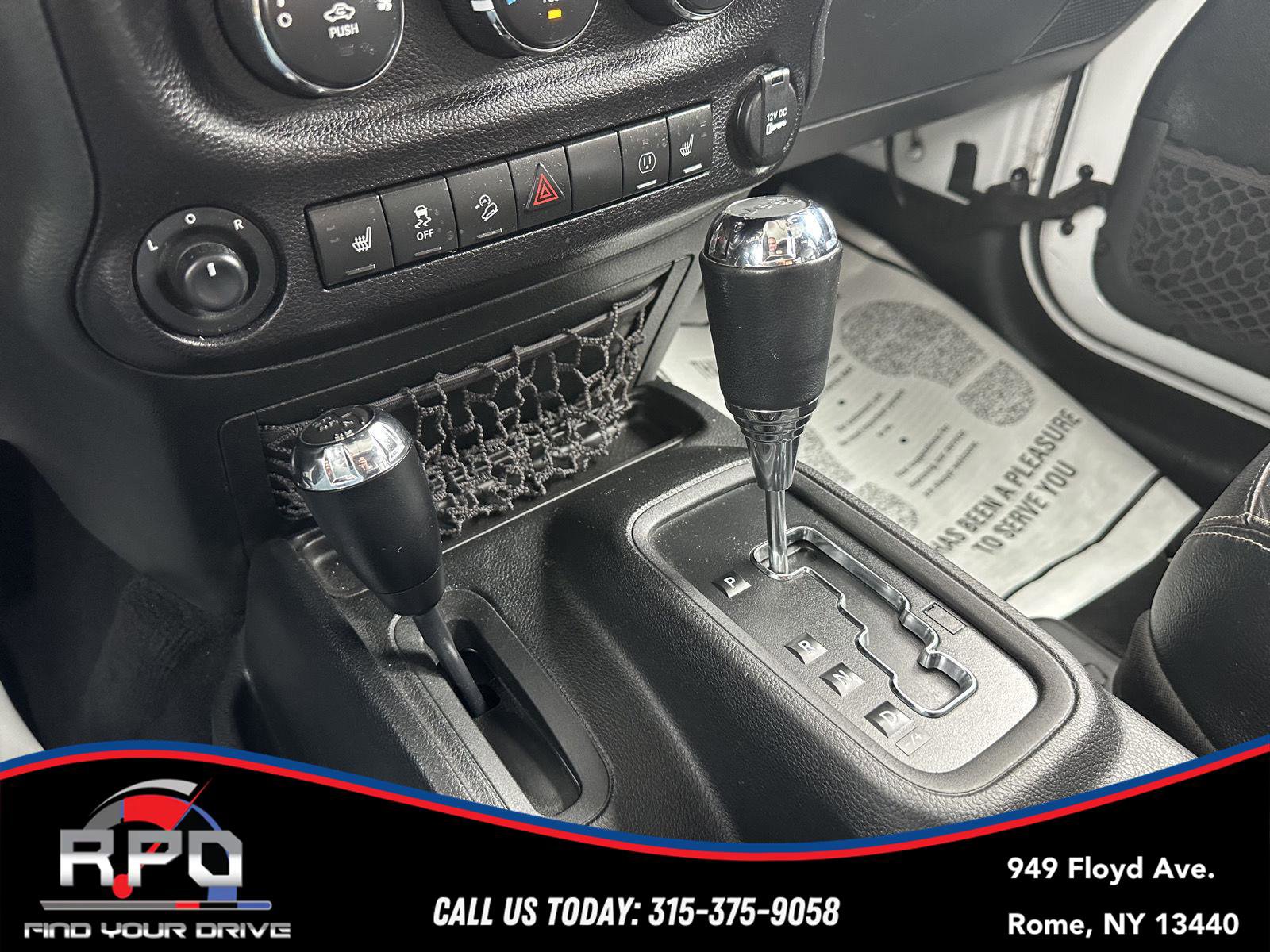 Used 2017 Jeep Wrangler Unlimited Sahara w/ Connectivity Group image 30