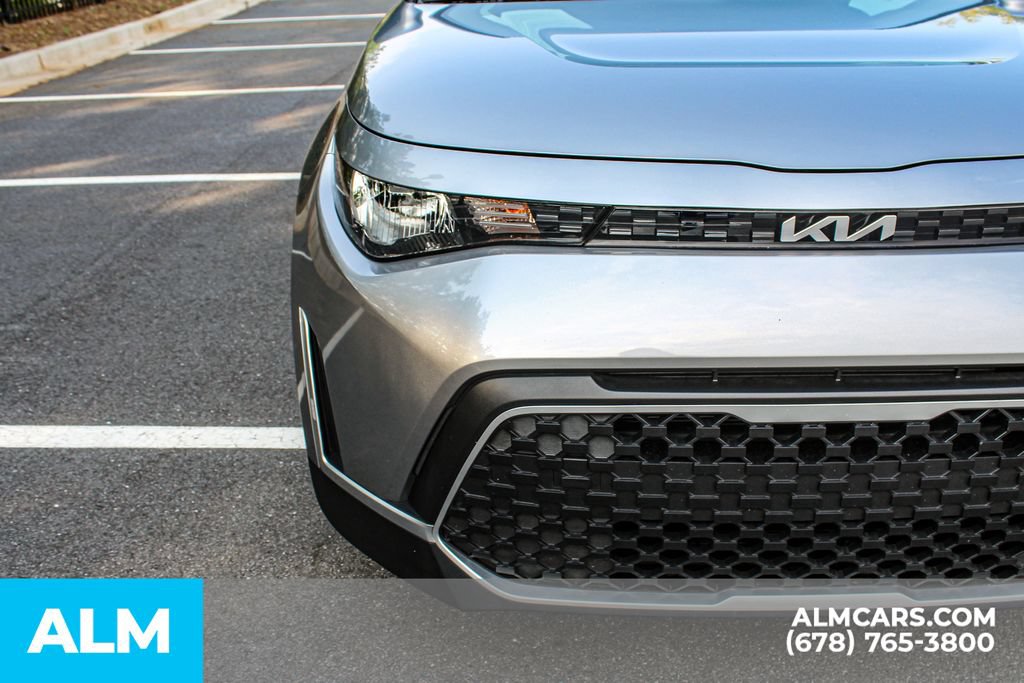 Used 2025 Kia Soul LX w/ LX Technology Package FWD image 11