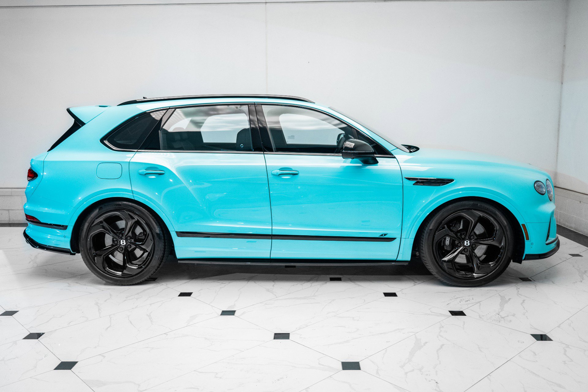 Used 2024 Bentley Bentayga image 5