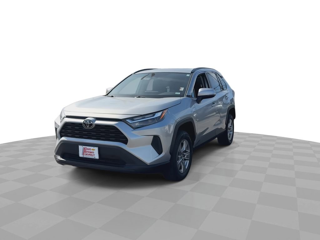 Used 2024 Toyota RAV4 XLE FWD image 4