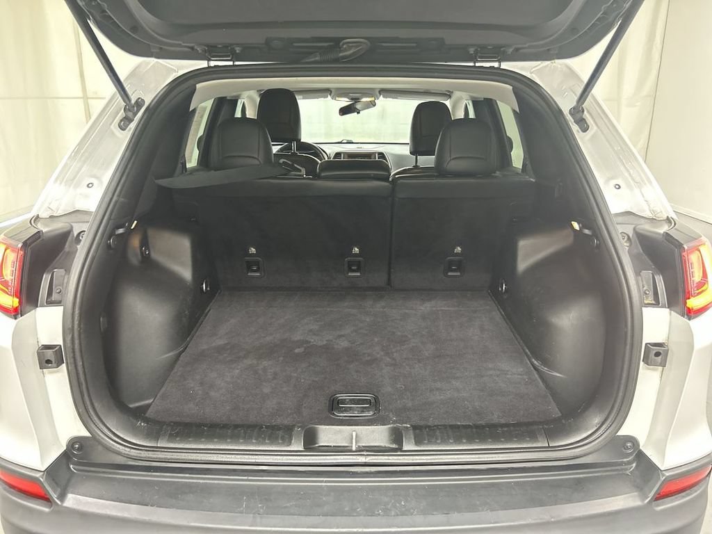 Used 2019 Jeep Cherokee Latitude Plus AWD/4WD image 21