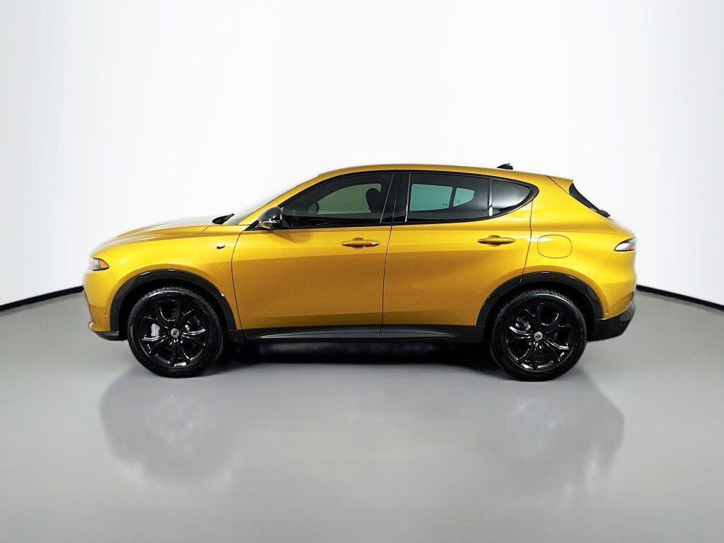 Used 2024 Dodge Hornet R/T Plus w/ Tech Pack Plus w/o Parking image 2