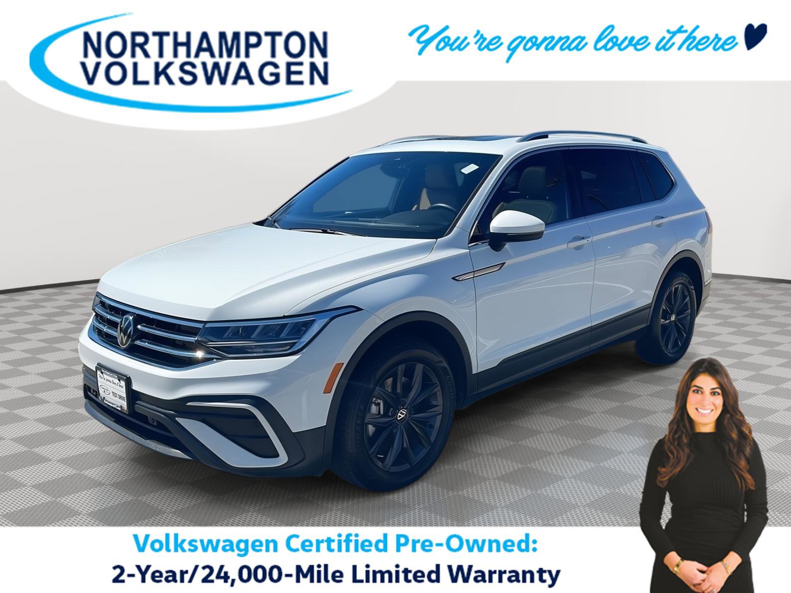 Used 2024 Volkswagen Tiguan SE w/ Panoramic Sunroof Package AWD/4WD image 1