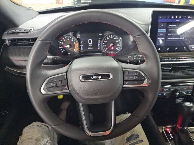 Used 2025 Jeep Compass Trailhawk image 16