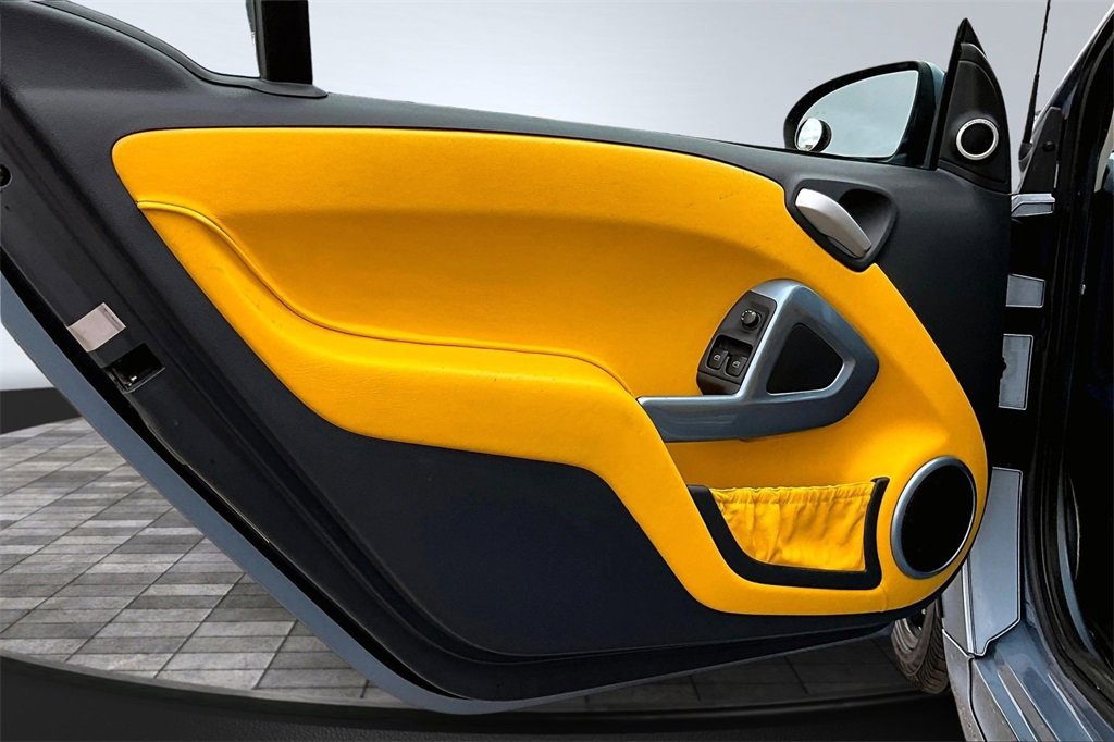 Used 2013 smart fortwo passion image 23