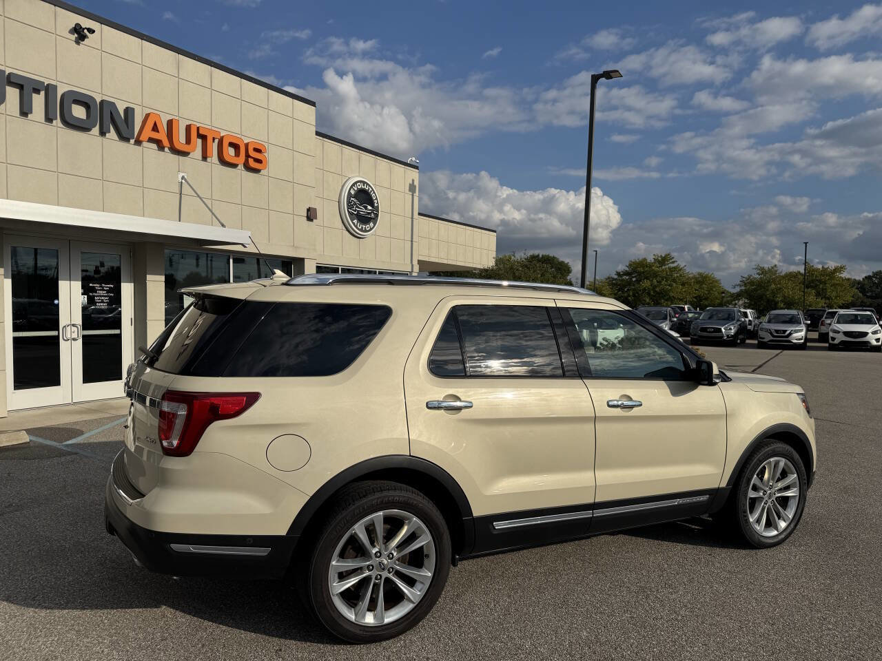 Used 2018 Ford Explorer Limited w/ Equipment Group 301A image 5