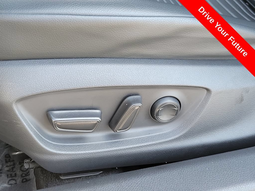 Used 2020 Toyota Camry SE FWD image 17