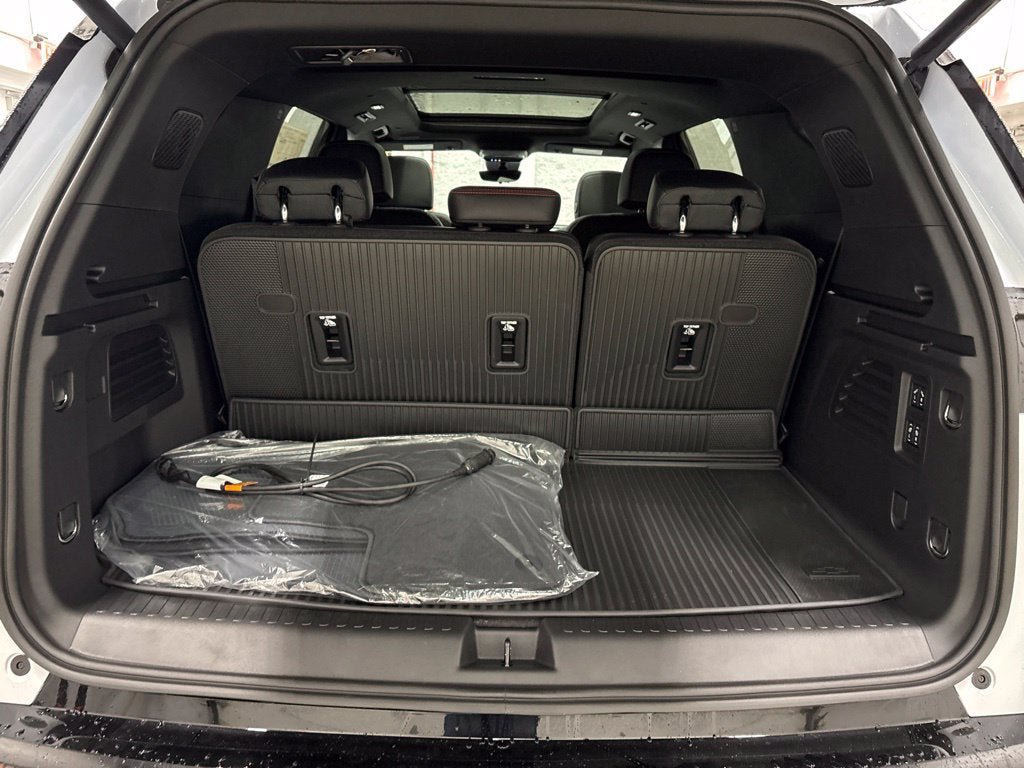New 2027 Chevrolet Traverse RS w/ LPO, Floor Liner Package AWD/4WD image 37