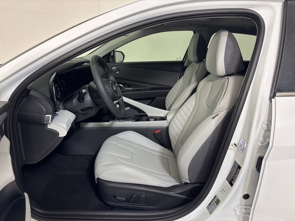 New 2026 Hyundai Elantra Limited FWD image 15