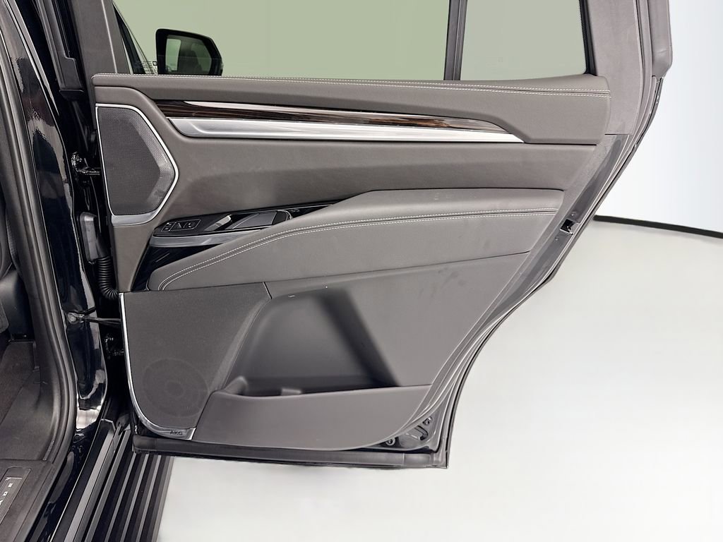 Used 2026 Cadillac Escalade Luxury AWD/4WD image 26