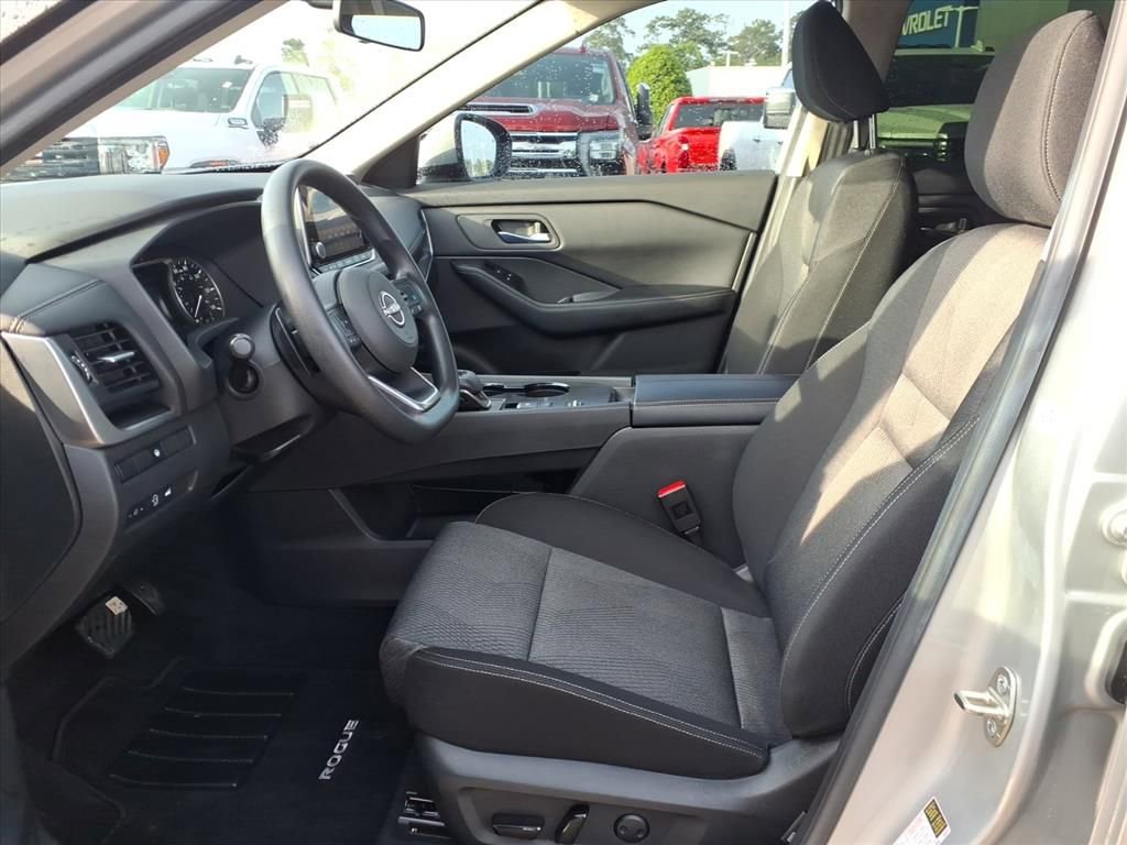 Used 2024 Nissan Rogue SV FWD image 19
