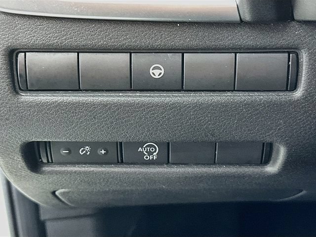 Used 2023 Nissan Rogue SV FWD image 10