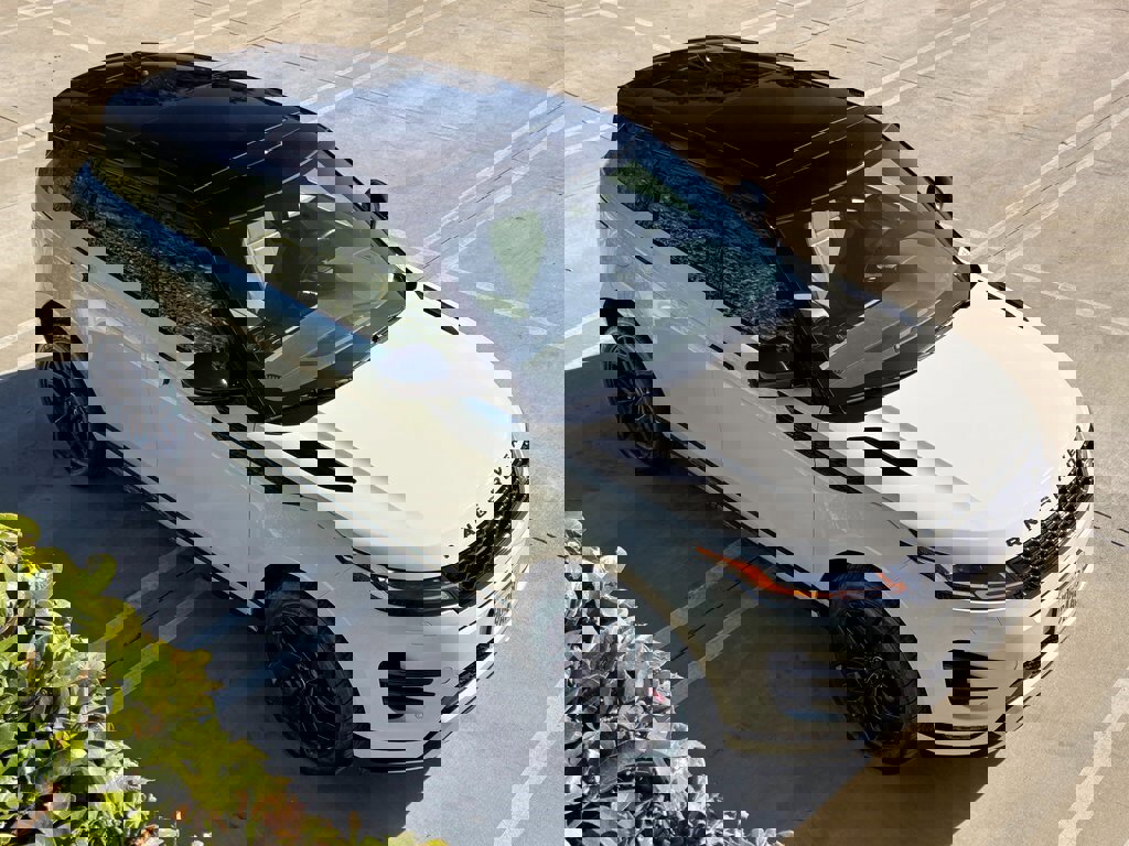 Used 2022 Land Rover Range Rover Evoque R-Dynamic SE image 2