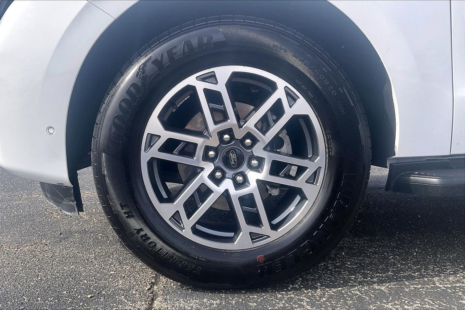 Used 2025 Ford Expedition Active image 9