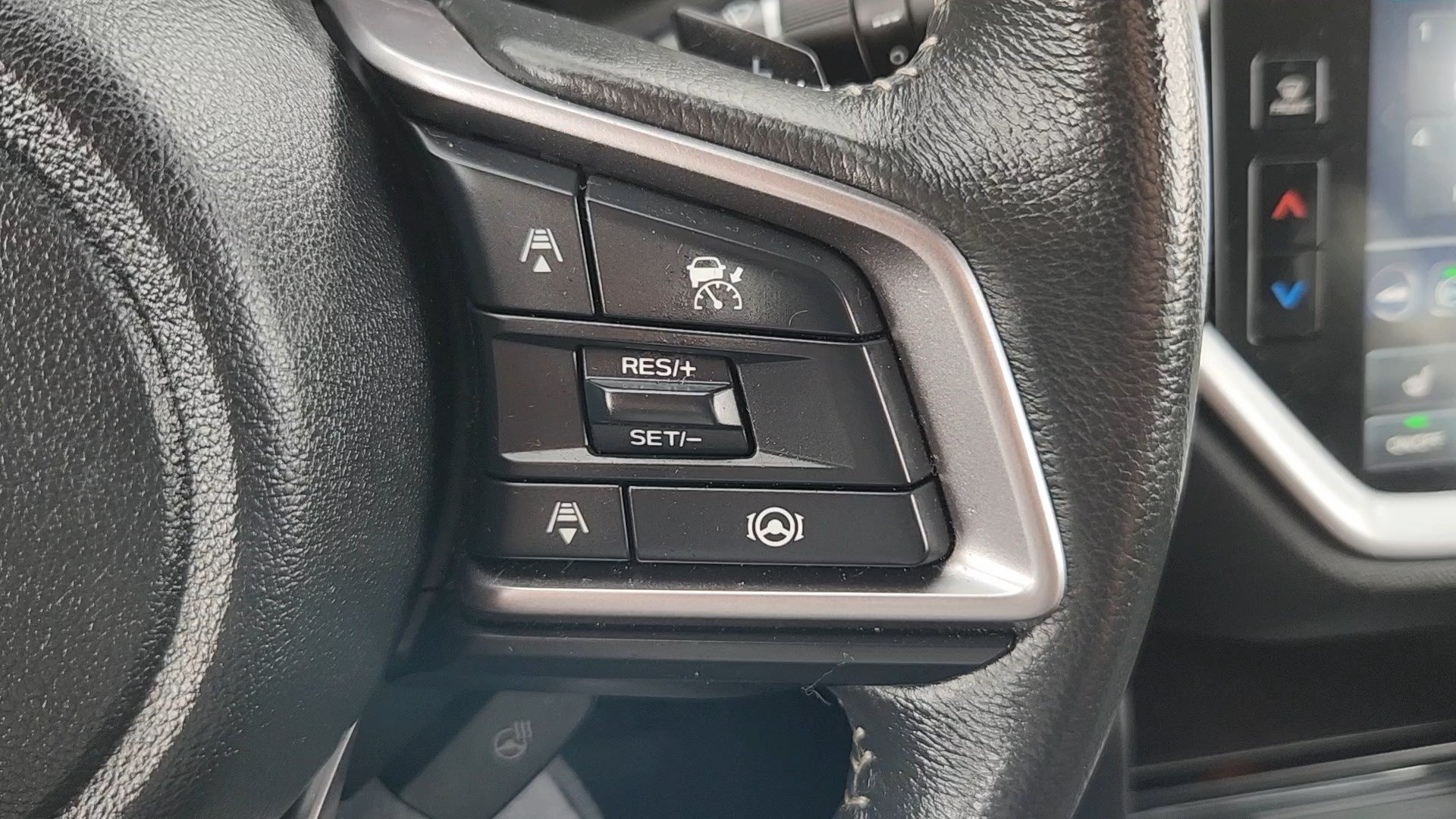 Used 2024 Subaru Ascent Limited w/ Technology Package AWD/4WD image 13