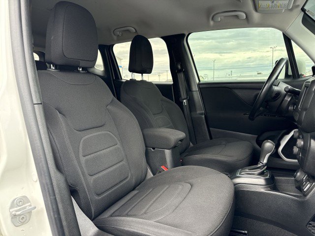 Used 2019 Jeep Renegade Latitude w/ Cold Weather Group image 23