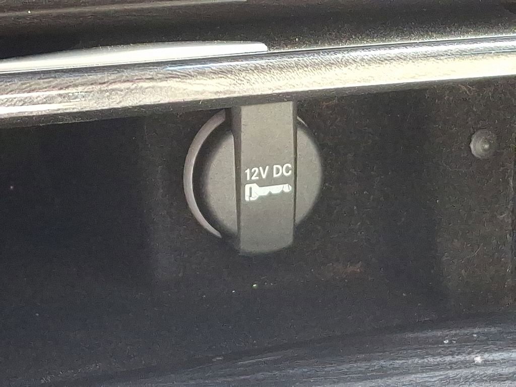 Used 2016 Chrysler 300 Limited image 26