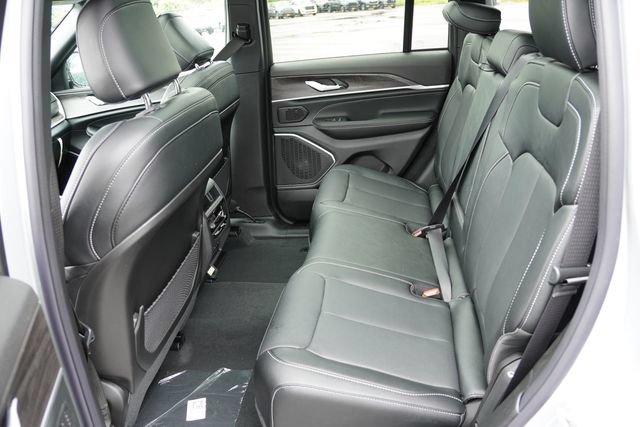 New 2026 Jeep Grand Cherokee Limited AWD/4WD image 11