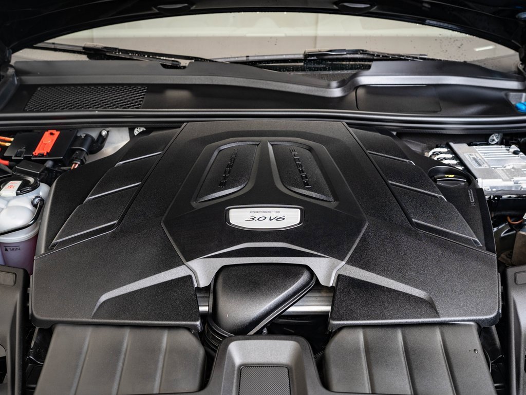 Used 2023 Porsche Cayenne Platinum Edition image 34